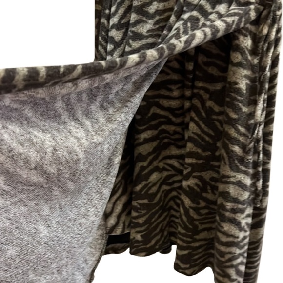 π
ΊKitten Soft Faux Wrap Rayon Blend Tiger Dress by Gilli Made USA Versatile - Picture 11 of 14